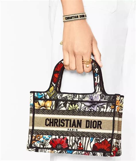 sac dior 2021|Dior designer tote bag.